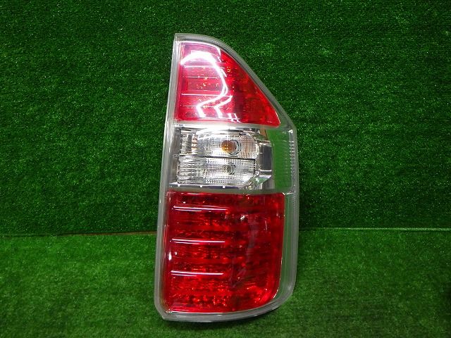 ★美品★TOYOTA ノア ZRR70 70系 LED全灯 純正テールレンズ ノア 右テールレンズ ZRR70/75 前期 28-198 トヨタ LED玉切れ