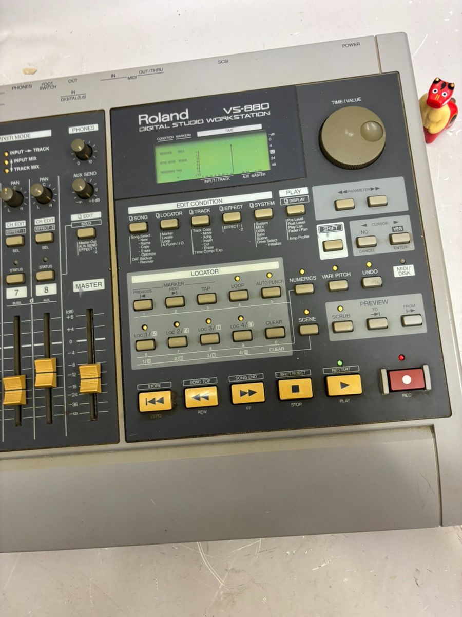 Roland VS-880 マルチトラックレコーダー　MTR 71sQEJHusZL._UF894,1000_QL80_.jpg