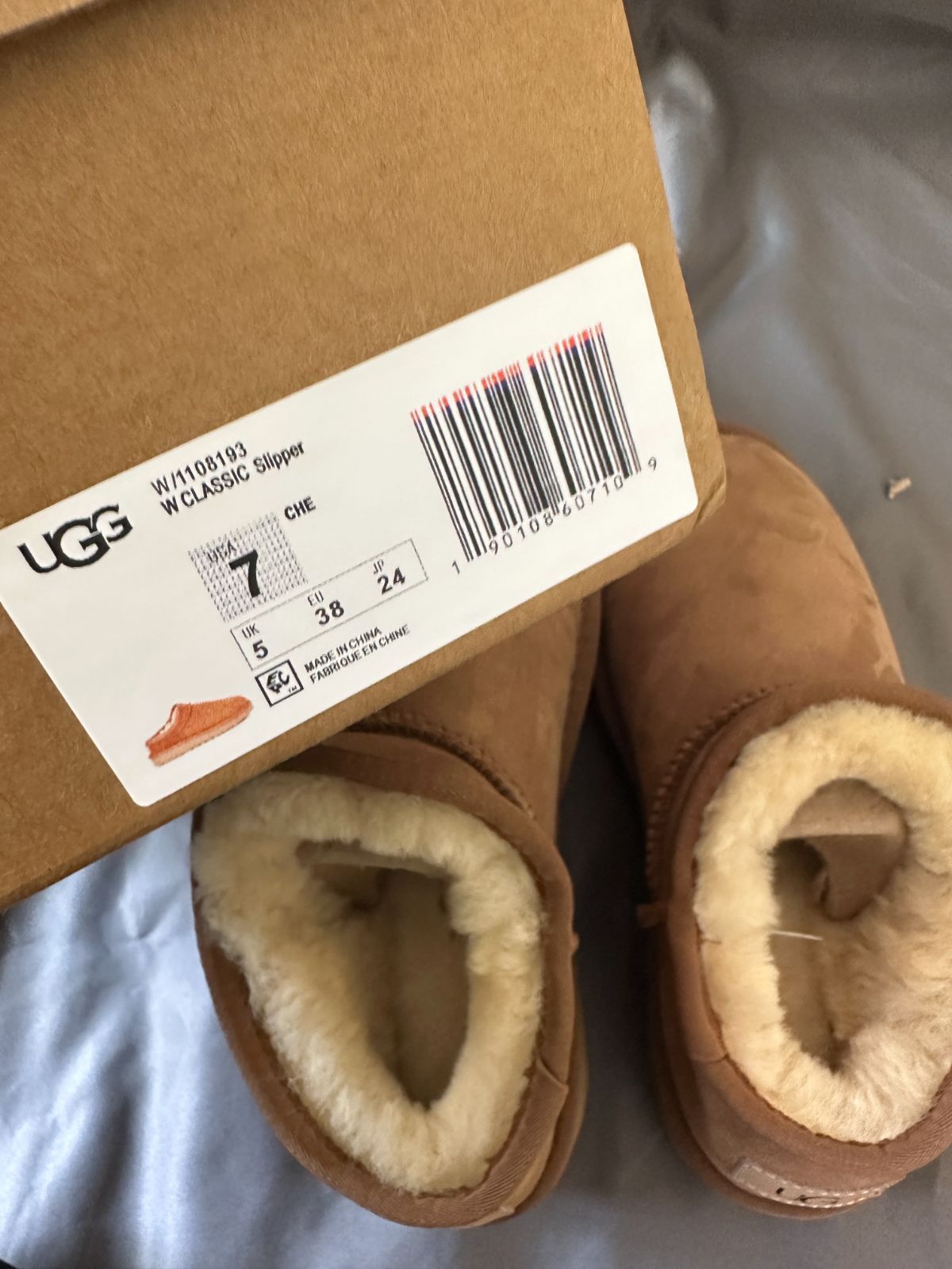 新品】UGG アグ クラシックスリッパー 黒 24cm - ブーツ