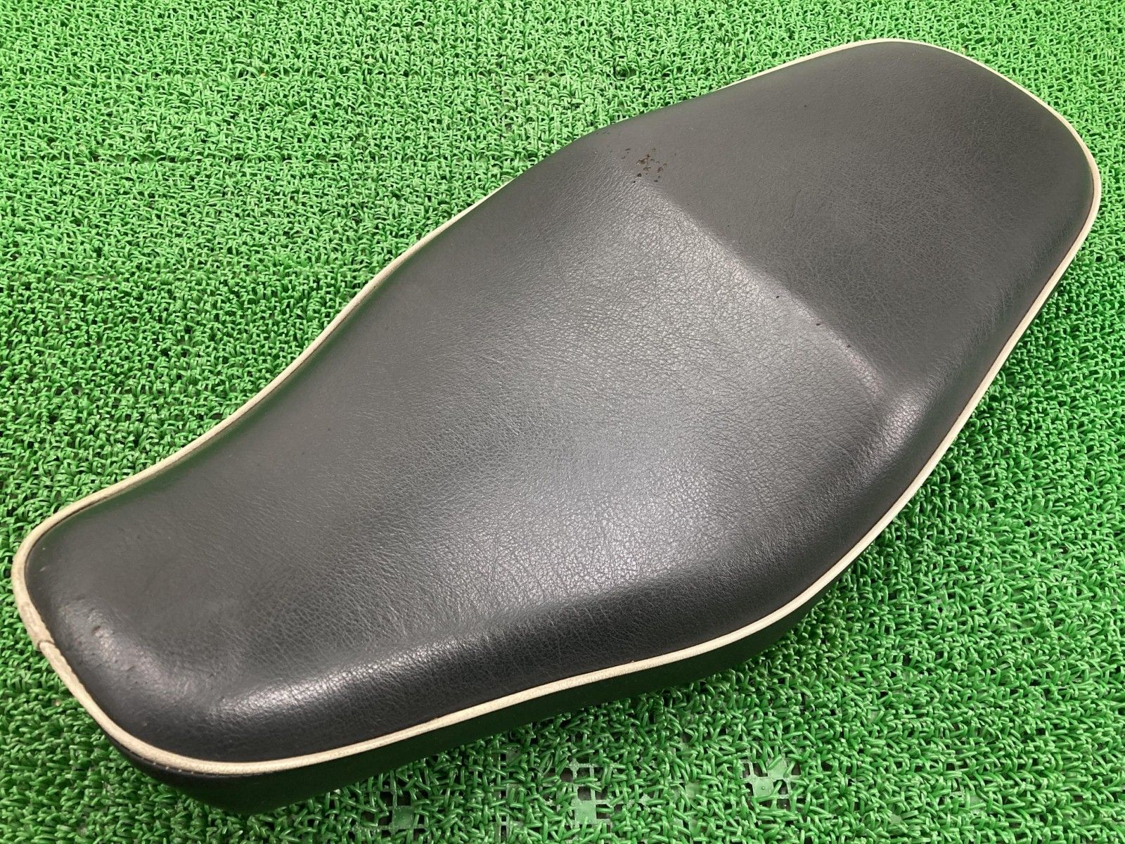 W650 シート カワサキ 純正 バイク 部品 EJ650 初期型 アンコ抜き 