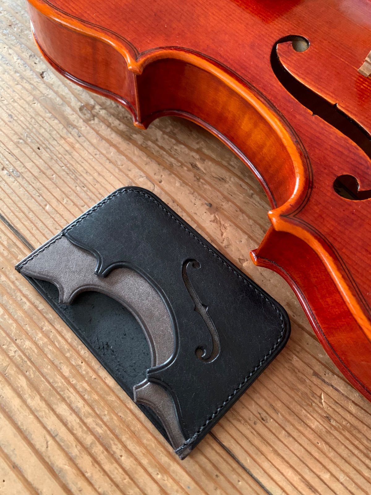 手縫いで創った革のパスケース Voxnoctis - Topolino 599 USTAUSTRALIA_COM_AU