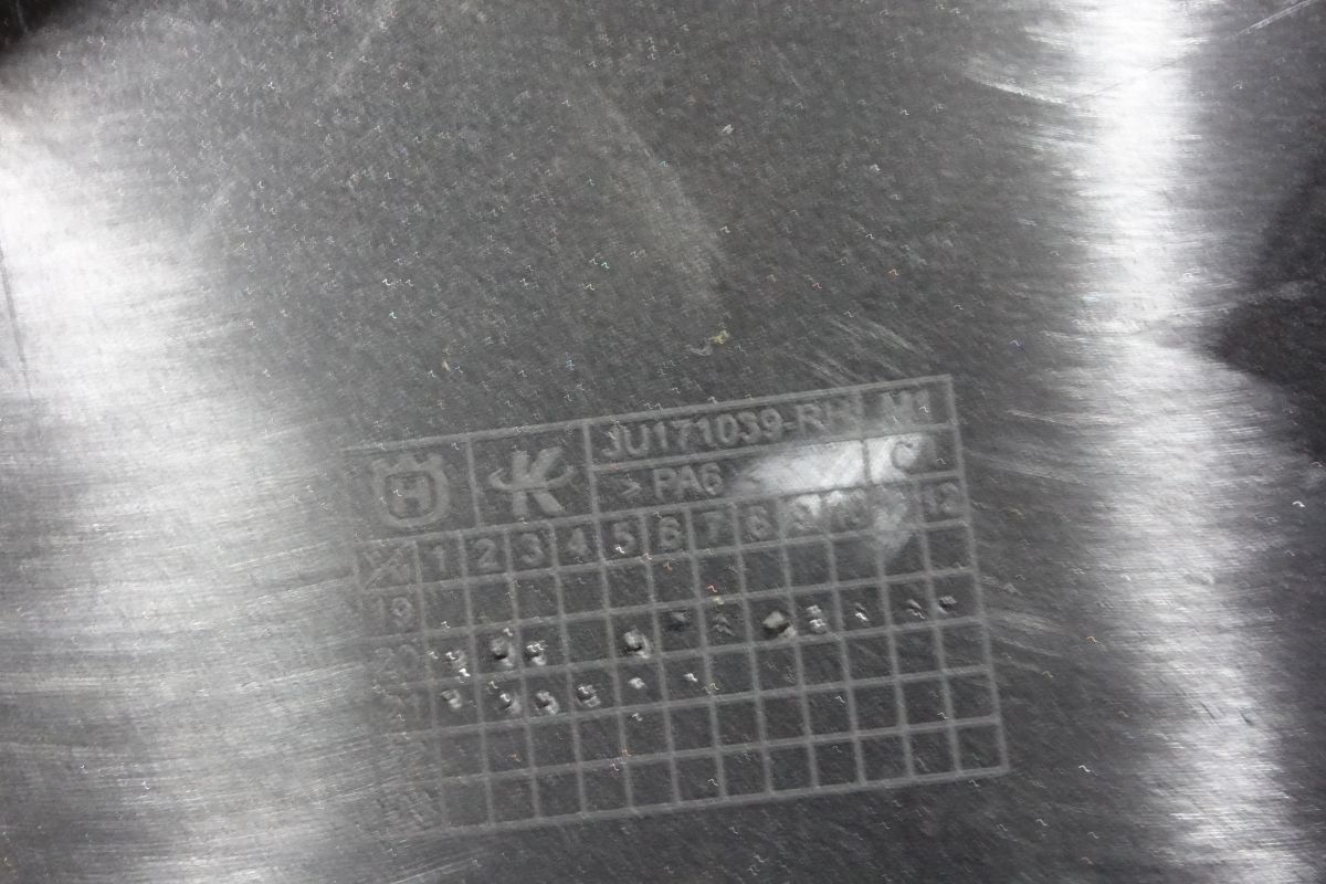 サイドカウル タンク サイド カバー 右 ビットピレン ヴィットピレン401 ハスクバーナ 純正 スヴァルトピレン スバルトピレン R20250224 BRIGHTFACE_UK