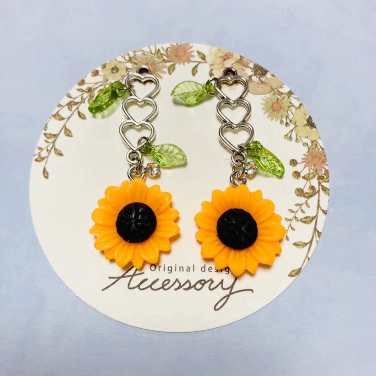 ハンドメイド ひまわり&3連♡ハートとリーフ〈ピアス/イヤリング 