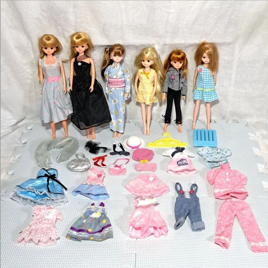 購入卸値旧タカラ 当時物 玩具店倉庫品 未使用 2代目 リカちゃん 人形 着せ替え ソフビ 人形
