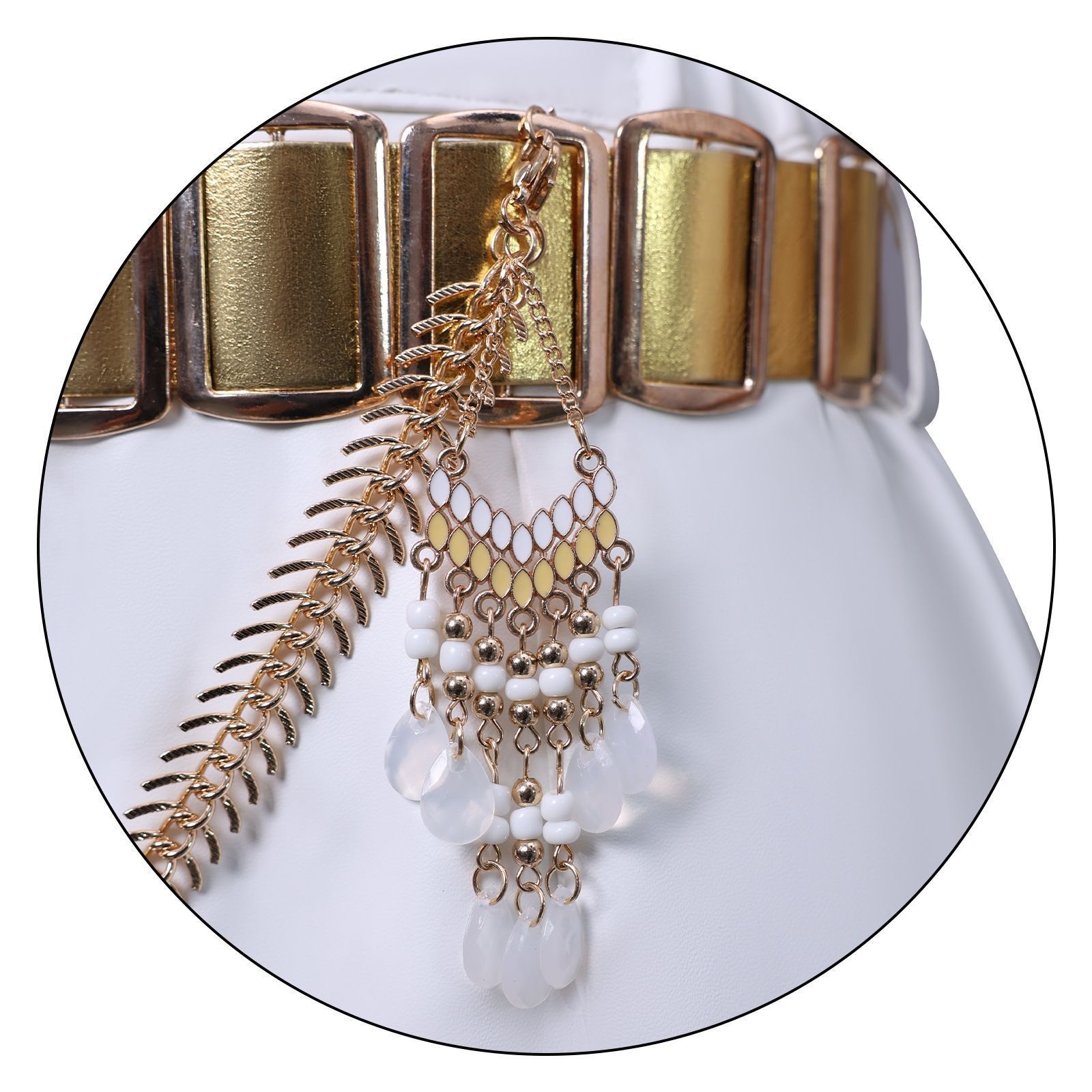 自由な船積みは、今買う。 コスプレ服 韓流 女団 K-POP ルミ 白 コスチューム ハンターメイド 超最新作！