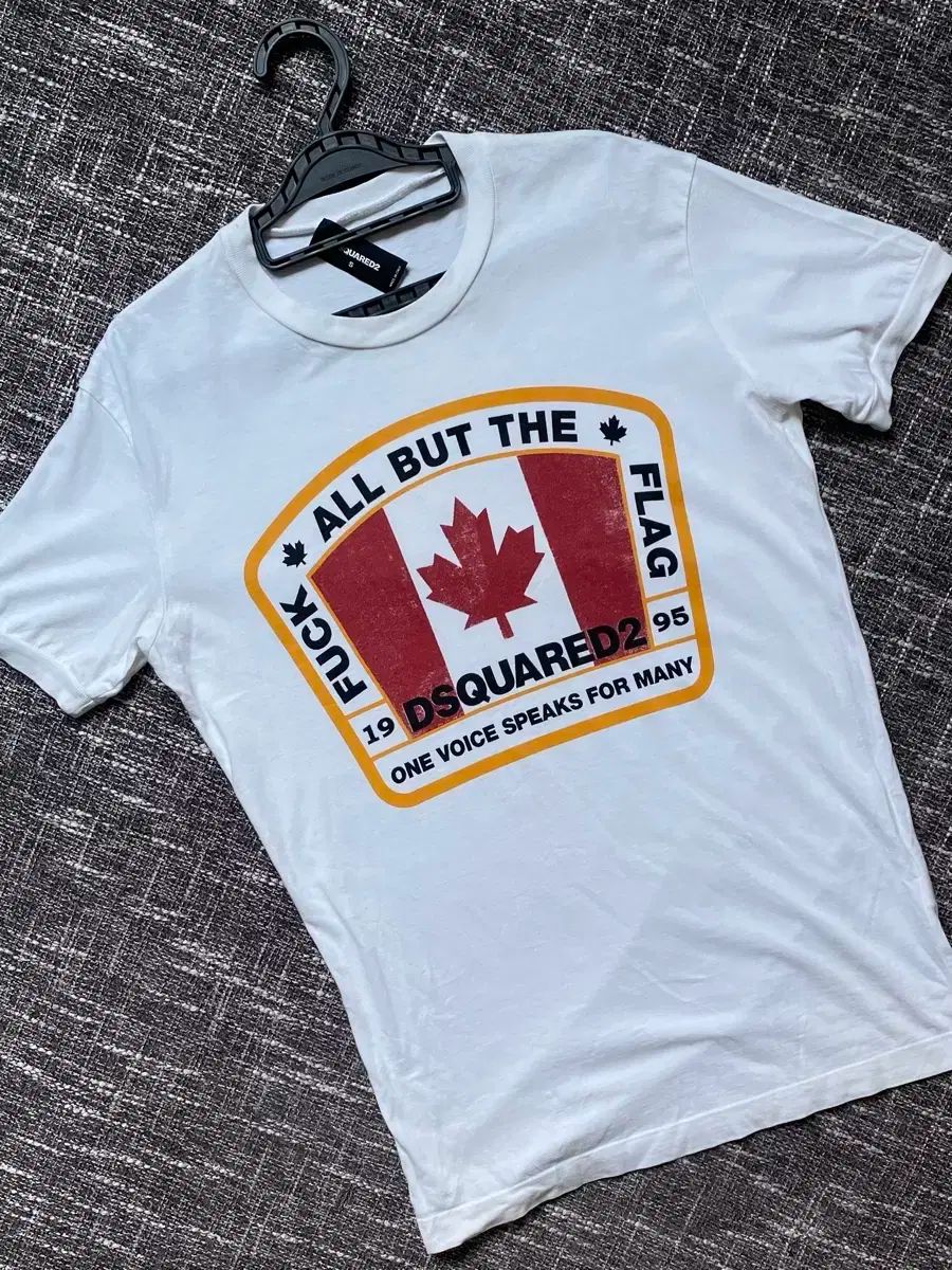 【完売必至】ディースクエアード メープルリーフ 半袖Tシャツ S71GD1279S23009100M.jpg?sw=800