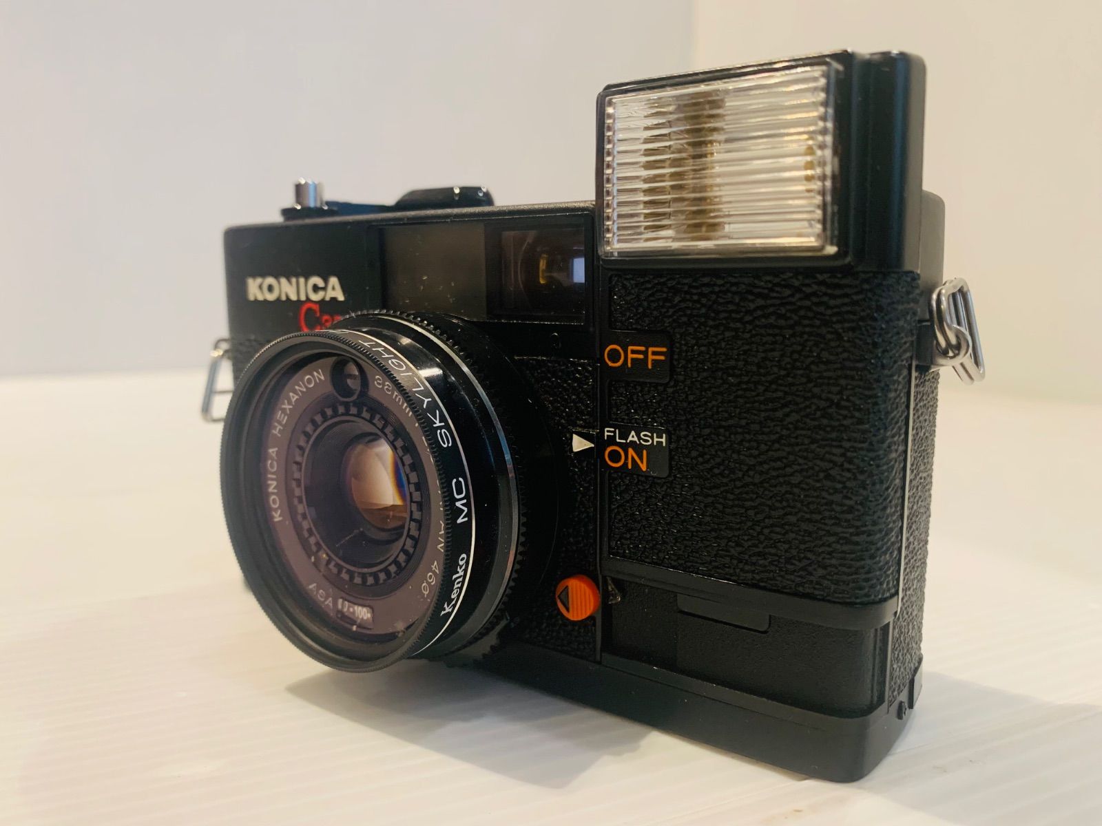 美品　KONICA C35 EF  動作確認済　フィルター付 完動品】フィルムカメラ Konica C35 EF ピッカリコニカ - メルカリ