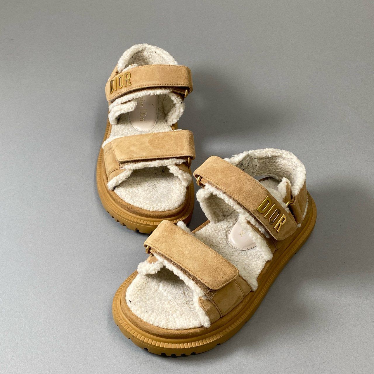 3 i 30 Christian Dior クリスチャンディオール Dioract ディオールアクト サンダル もこもこ イタリア製 ベージュ アイボリー ゴートスキン レディースt 18 r