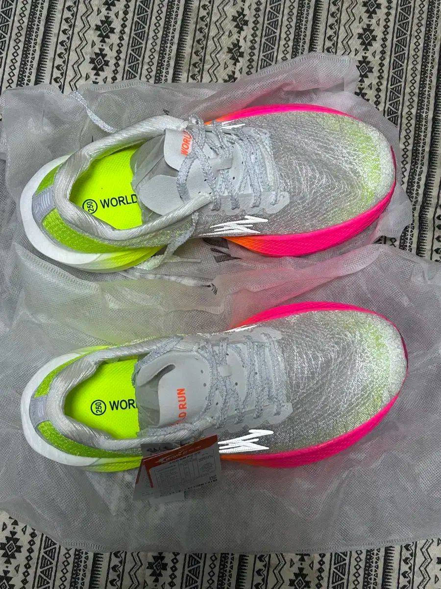 ランニングシューズ カーボン シューフライライト2