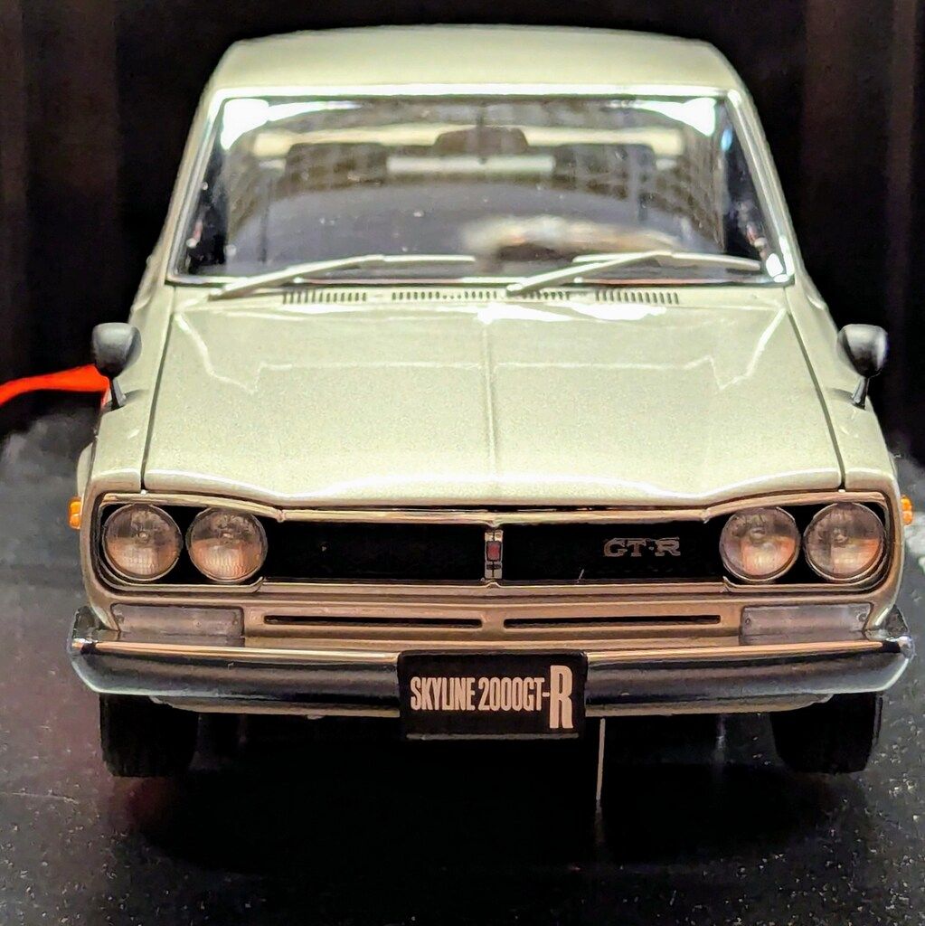 AUTOart 1|18 MILLENNIUM NISSAN SKYLINE HARDTOP 2000 GT-R KPGC10 SILVER 77381