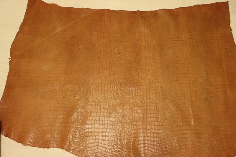 イエローブラウン 134ds ヌメ革 ショルダーレザー 牛革 イタリア レザー クロコ型押し はぎれ 一枚革 レザークラフト 革 皮 本革 diy 生地 材料