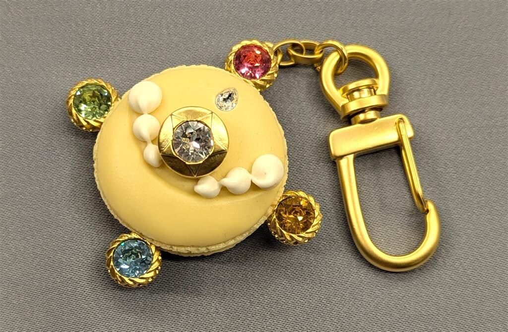 Q-pot.セーラームーン 変身ブローチマカロンネックレス 限定 Q-pot