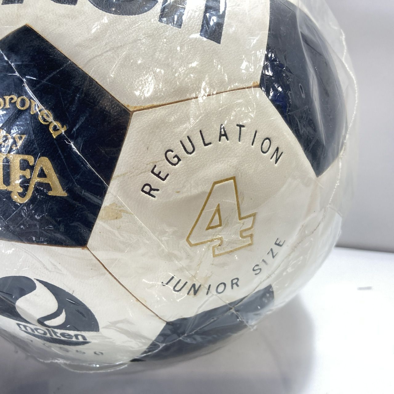 molten モルテン FIFA サッカーボール 4号 (管理番号：OKU9570/J3-80