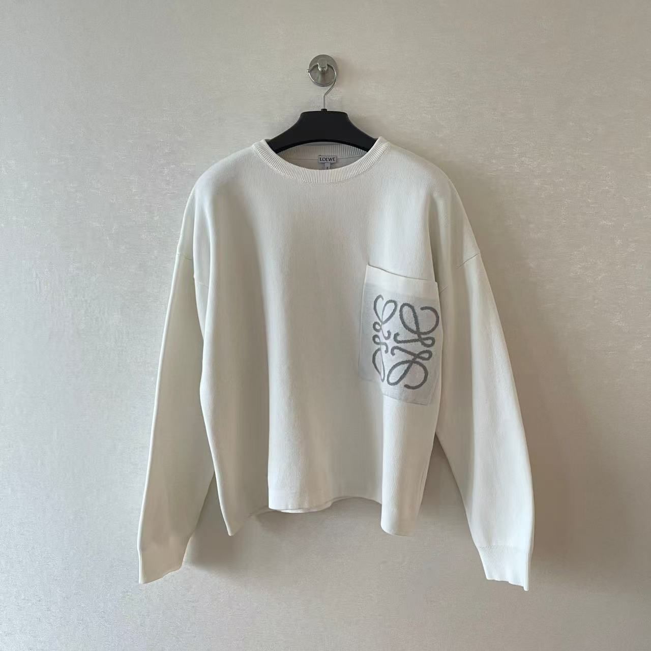 【FLOP】LOEWE ポケットクルーネックニット(White) LOEWE ポケットクルーネックニット(White)