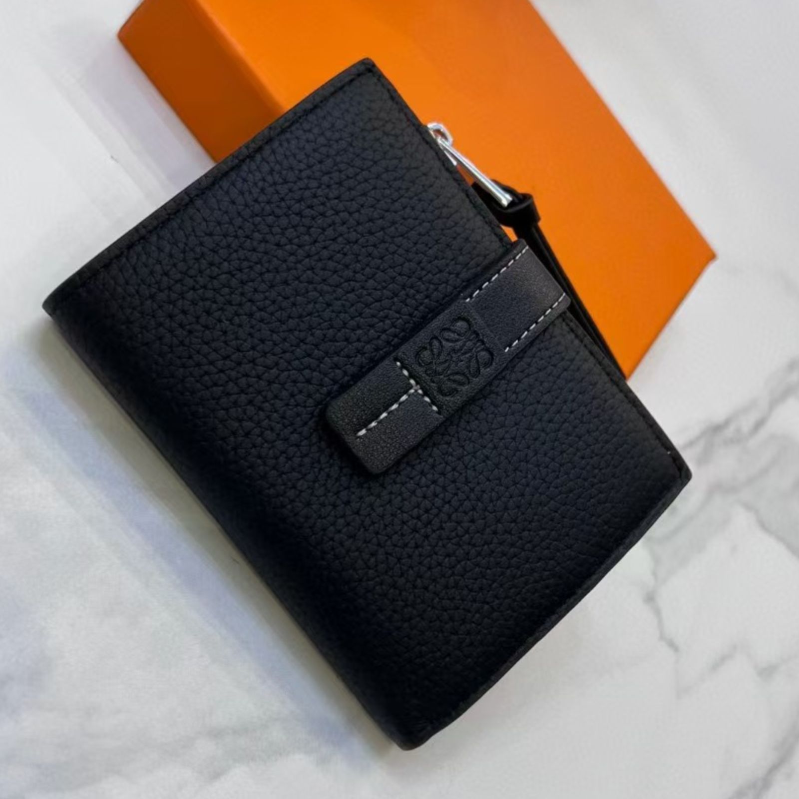 新品 未使用 ロエベ LOEWE ミニ財布 三つ折り財布 ウォレット 新品 未使用 ロエベ LOEWE ミニ財布 三つ折り財布 ウォレット