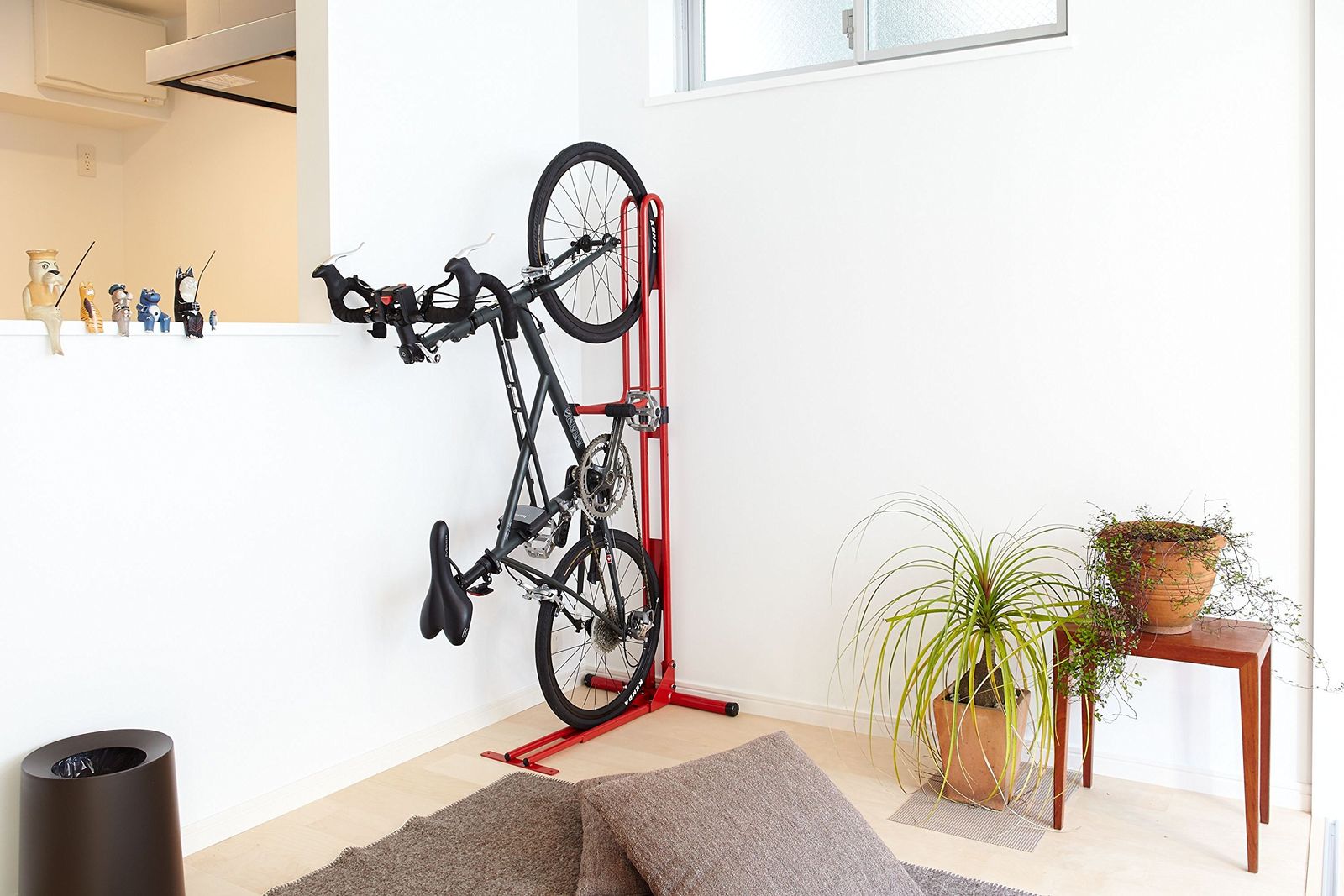 サイクルロッカーCS-650RD 縦置き自転車スタンド ペダルで固定 ロードバイクスタンド 室内部屋置き サイクルラック クランクストッパースタンド