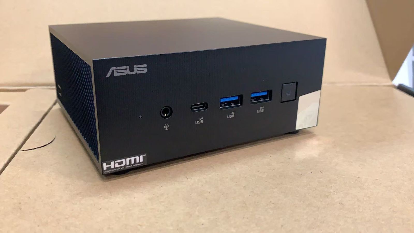 921080 ASUS ASUS ExpertCenter PN65モバイルプロセッサ搭載の超小型ミニPC