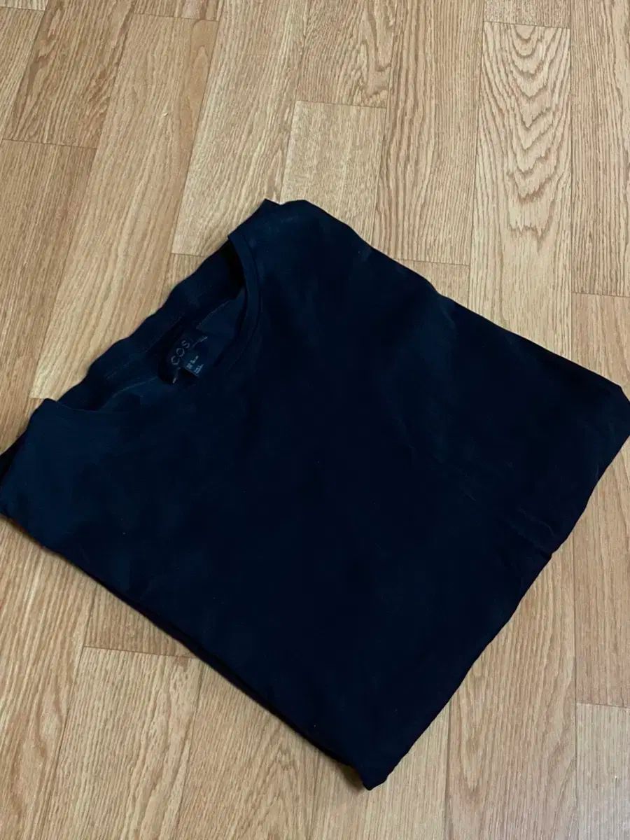 【雷市場（ポンジャン）商品韓国直送】COS(コス) レギュラーフィット Tシャツ xl
