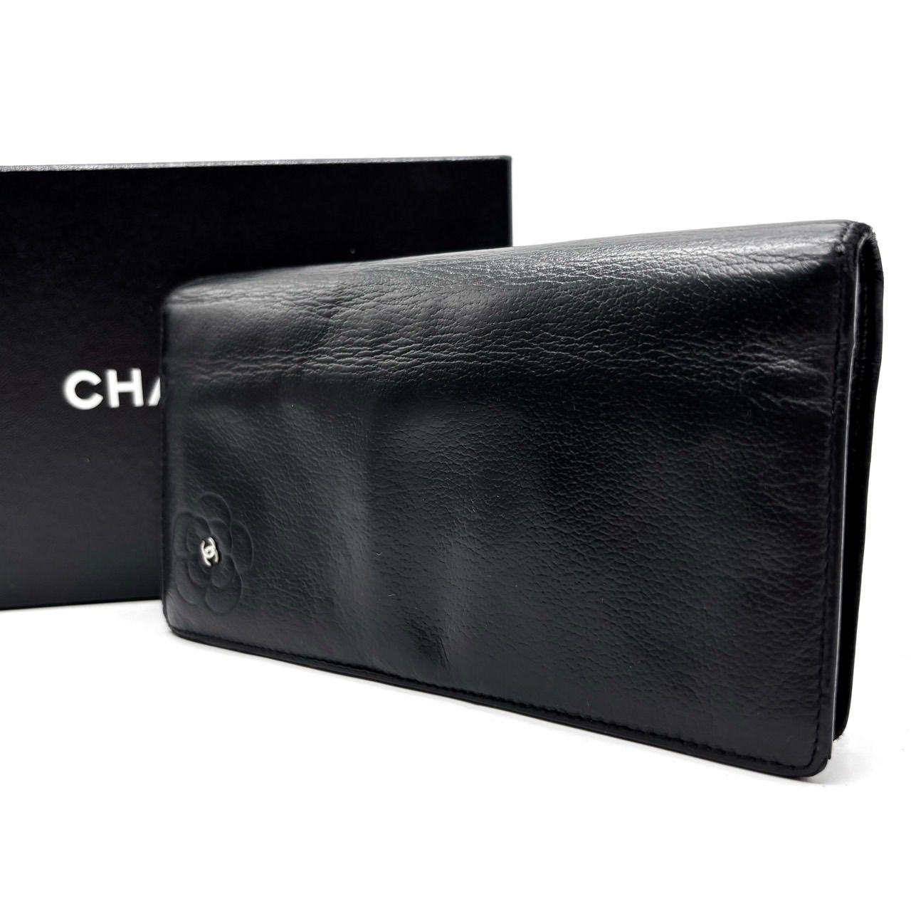 【レア】CHANEL　シャネル　長財布　エナメル　レディース　ブラック　カメリア レアモデル美品CHANEL ブラック 長財布 カメリア型押し 本革