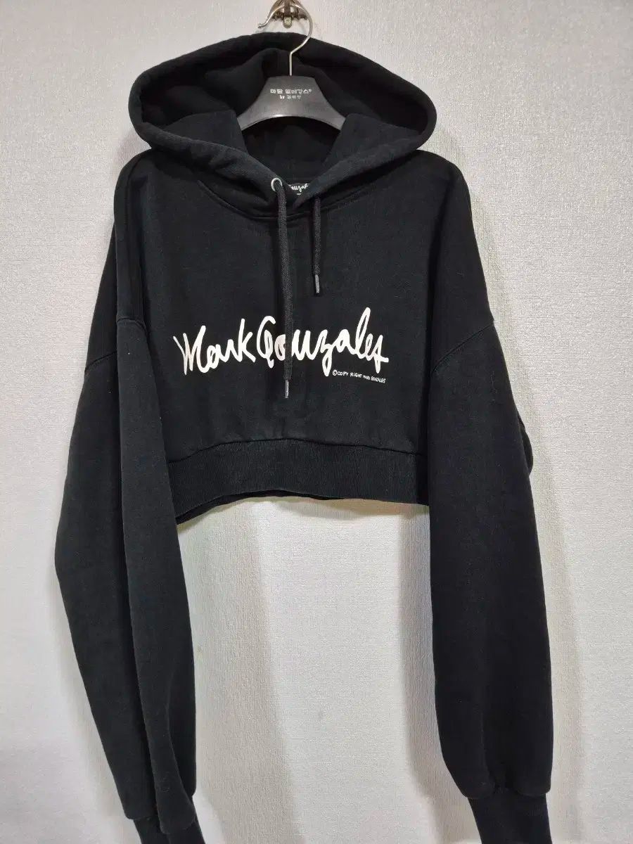 Mark Gonzales(マークゴンザレス) クロップド フード付きTシャツ