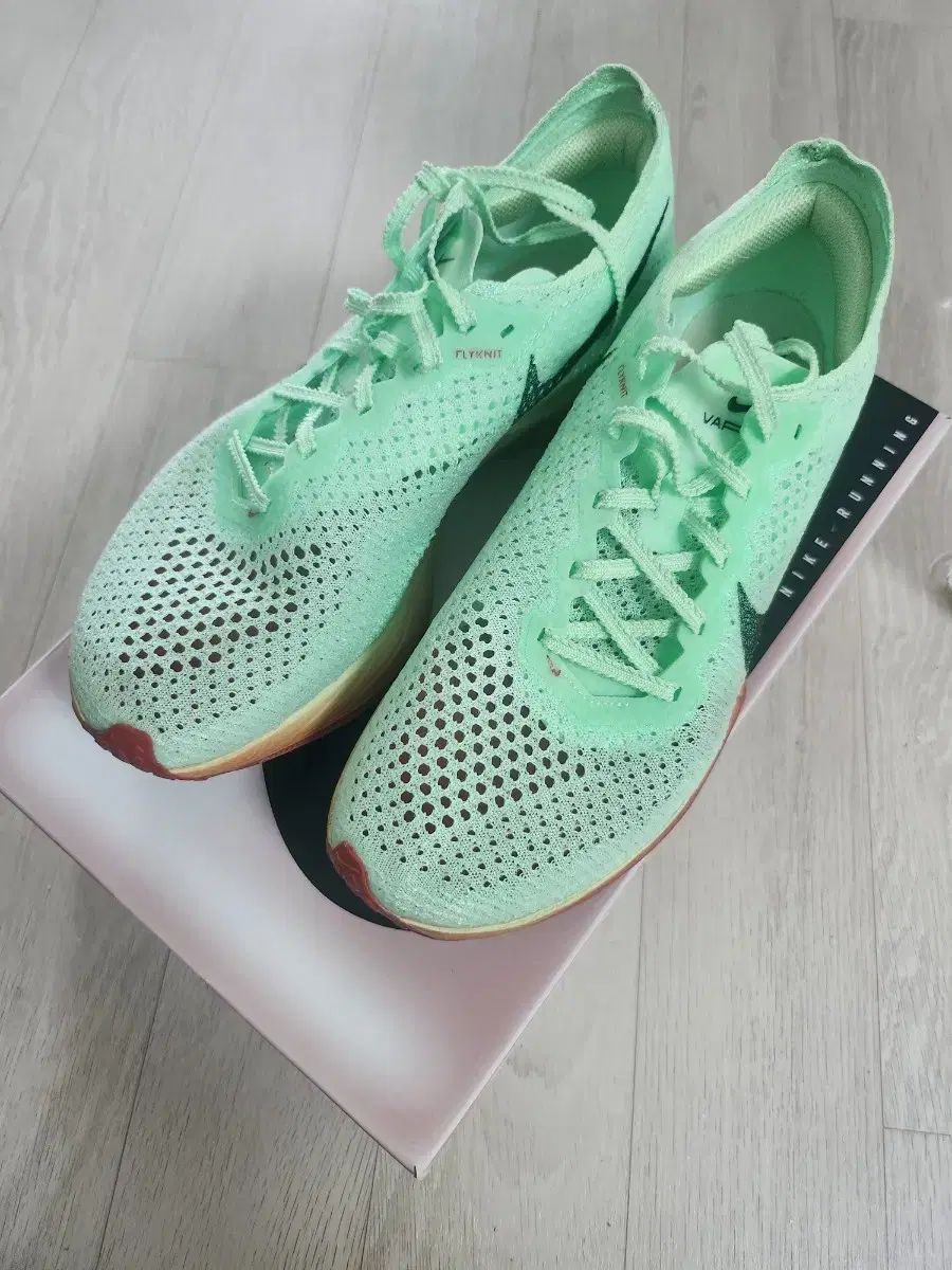 NIKE ナイキ ヴェイパーフライ