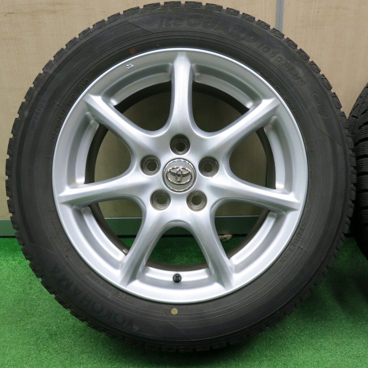 送料無料] バリ溝！9分☆トヨタ 50系 エスティマ 純正 215/60R17