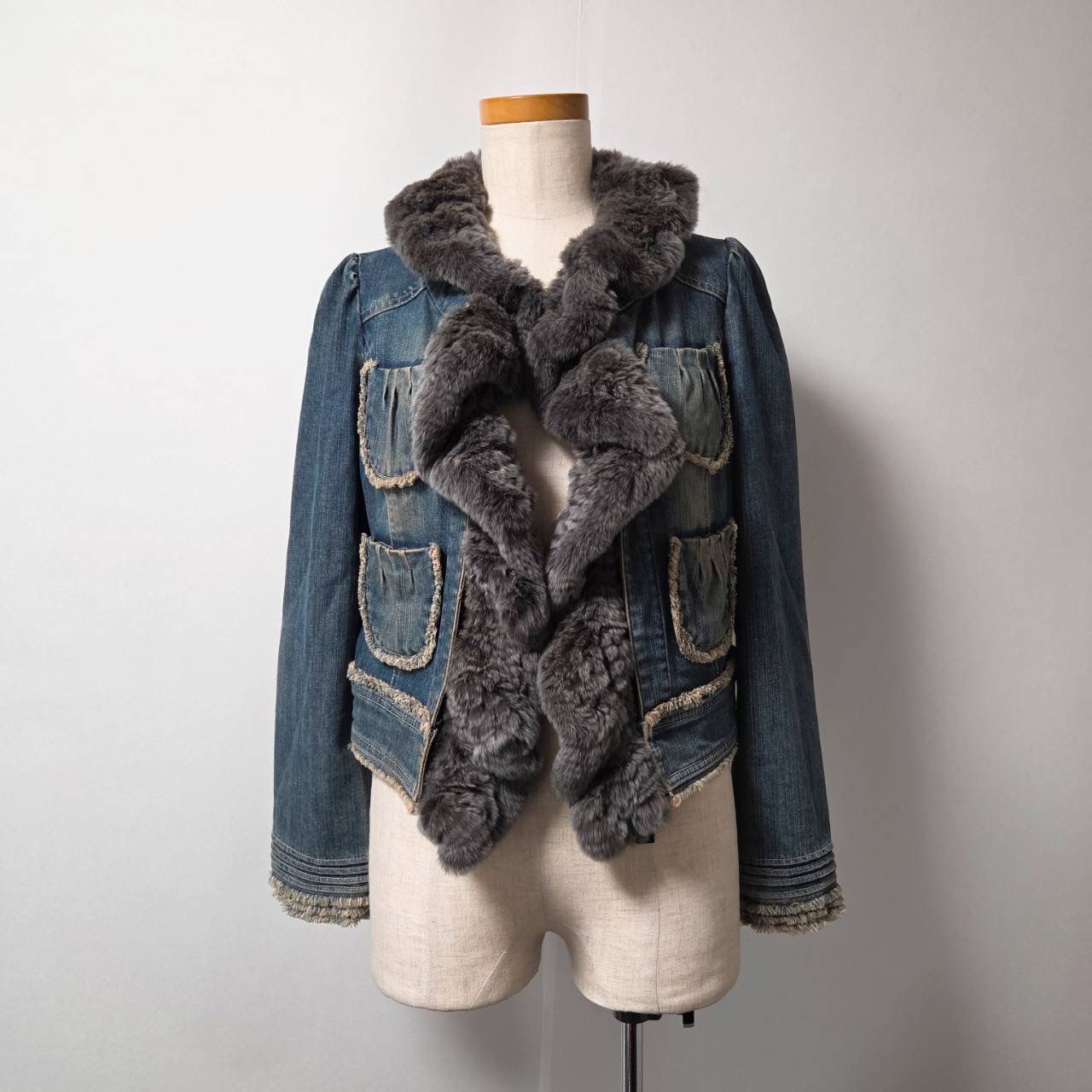 美品　大きいサイズ46 トゥービーシック　レッキスファーデニムジャケット TO BE CHIC トゥービーシック レッキスラビットファー デニム