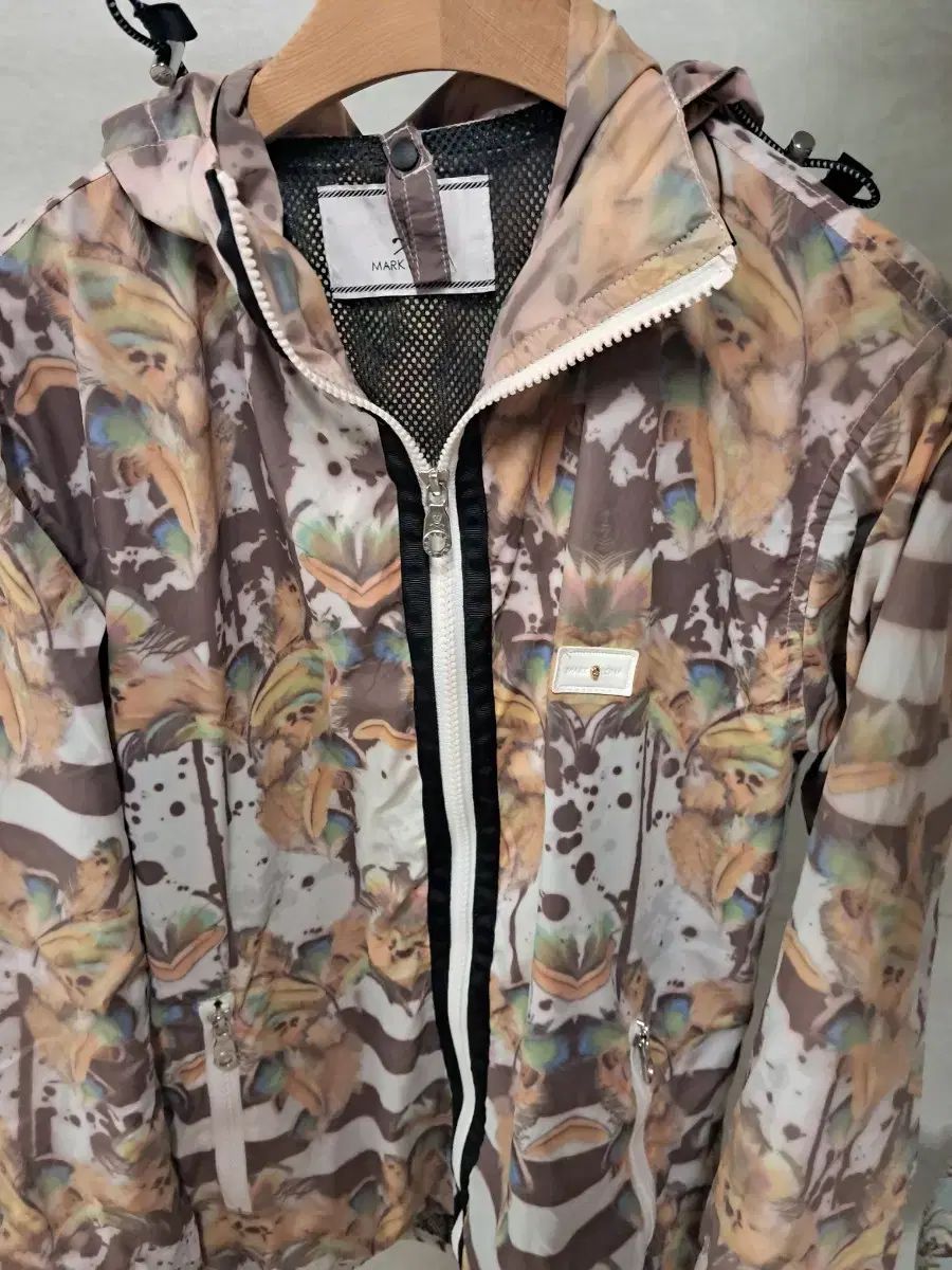 価格比較でお得にお買物。 MARK - LONA マークアンドロナ 女性用ウインドブレーカー