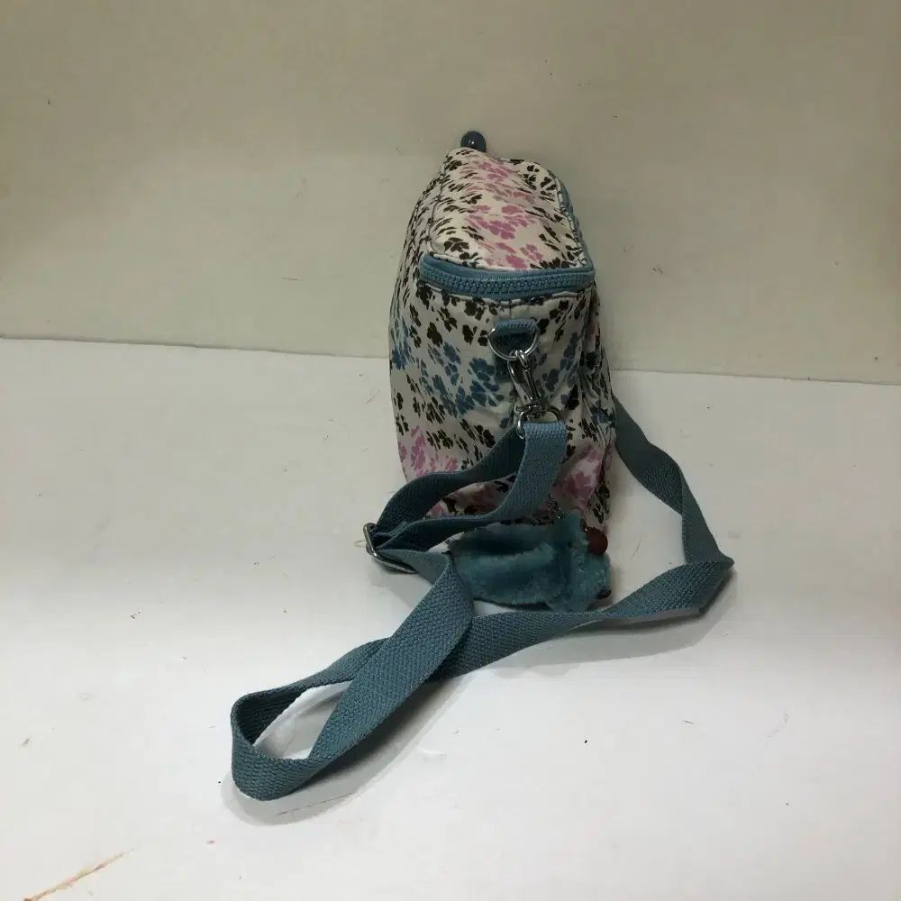 『女人』 Kipling(キプリング) クロスボディバッグ@ 9902 Kipling(キプリング