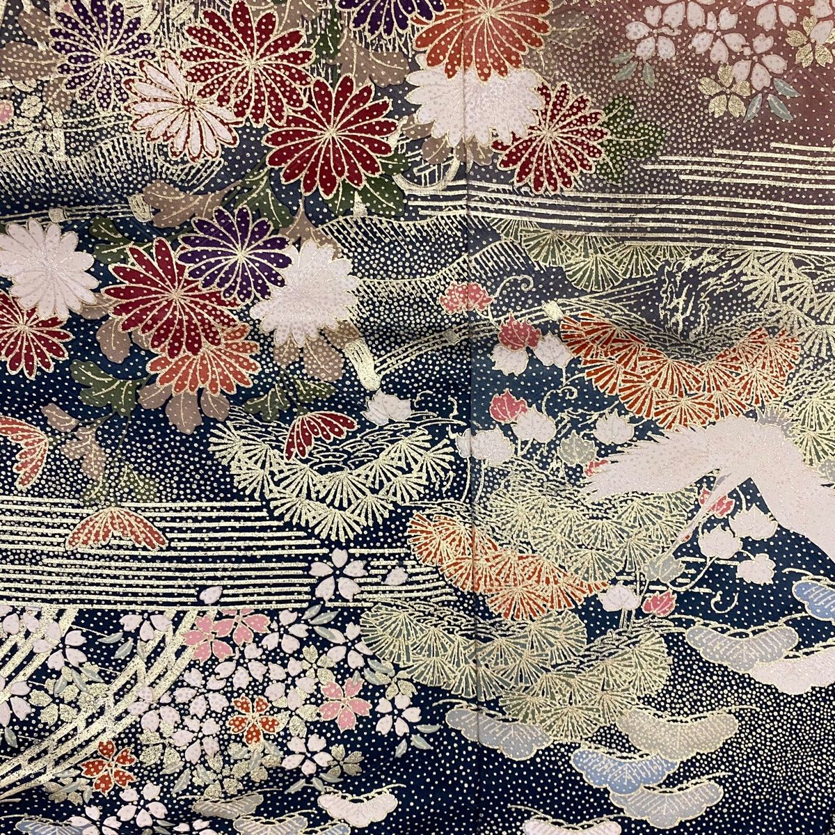 バイセル 着物 名品 振袖 黒 染め分け 草花 金彩 銀彩 やまと 正絹 袷（10月～5月）167cm Mサイズ☆☆☆☆ バイセル 着物 名品 振袖 黒 鶴 金彩 草花 染め分け 正絹 袷（10月～5