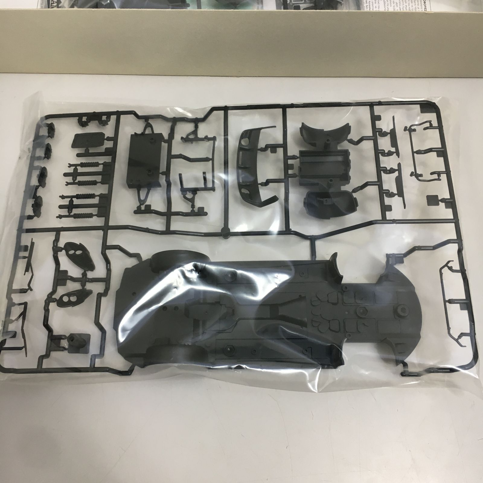 タミヤ 1/24 アストンマーティン DBS ASTON MARTIN 未組み立て品