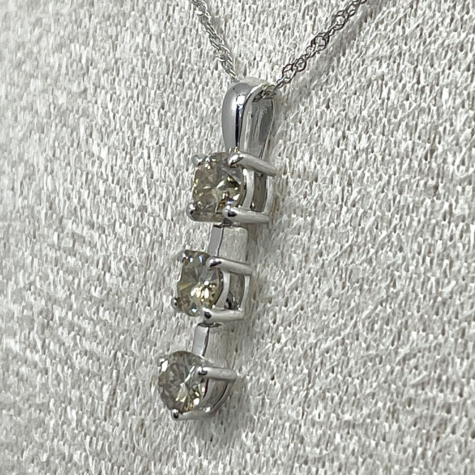 ダイヤ ネックレス K18WGプラチナ 3石 ダイヤモンド D0.50ct - メルカリ