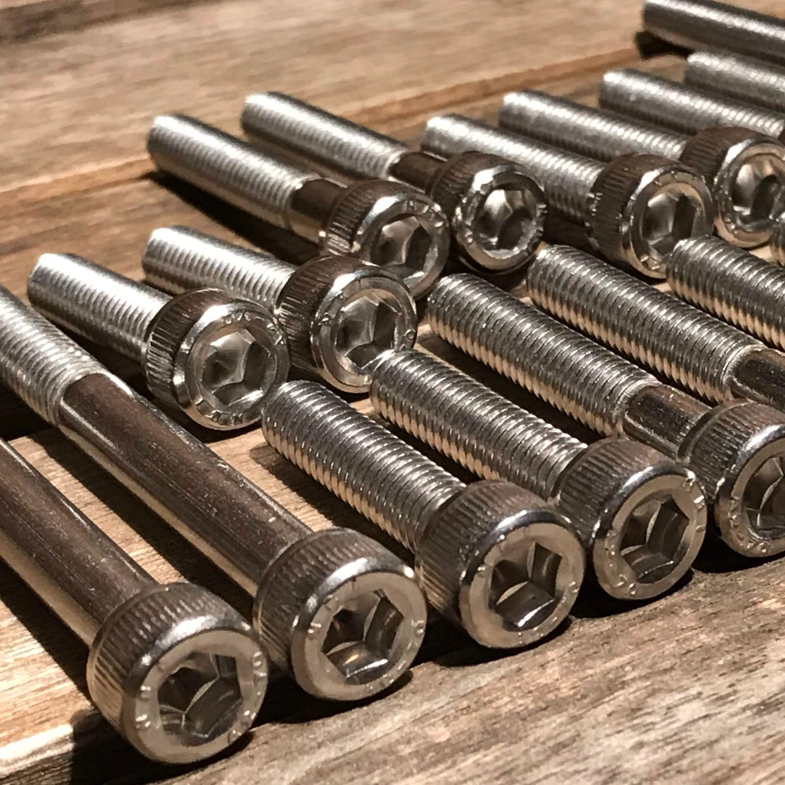 18761 グラストラッカー NJ47A-1174** サイドカバー 左右 セット グラストラッカー 2000年〜2008年8月 キャブレター仕様