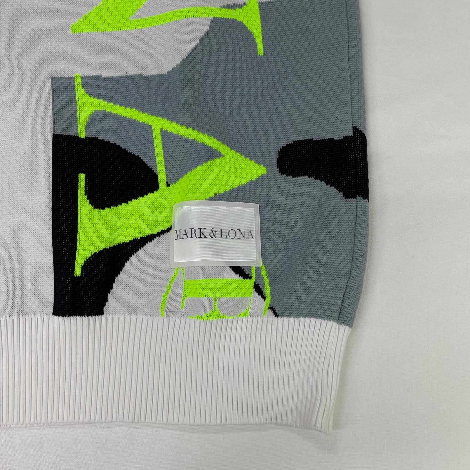 ホワイト Vネックニット