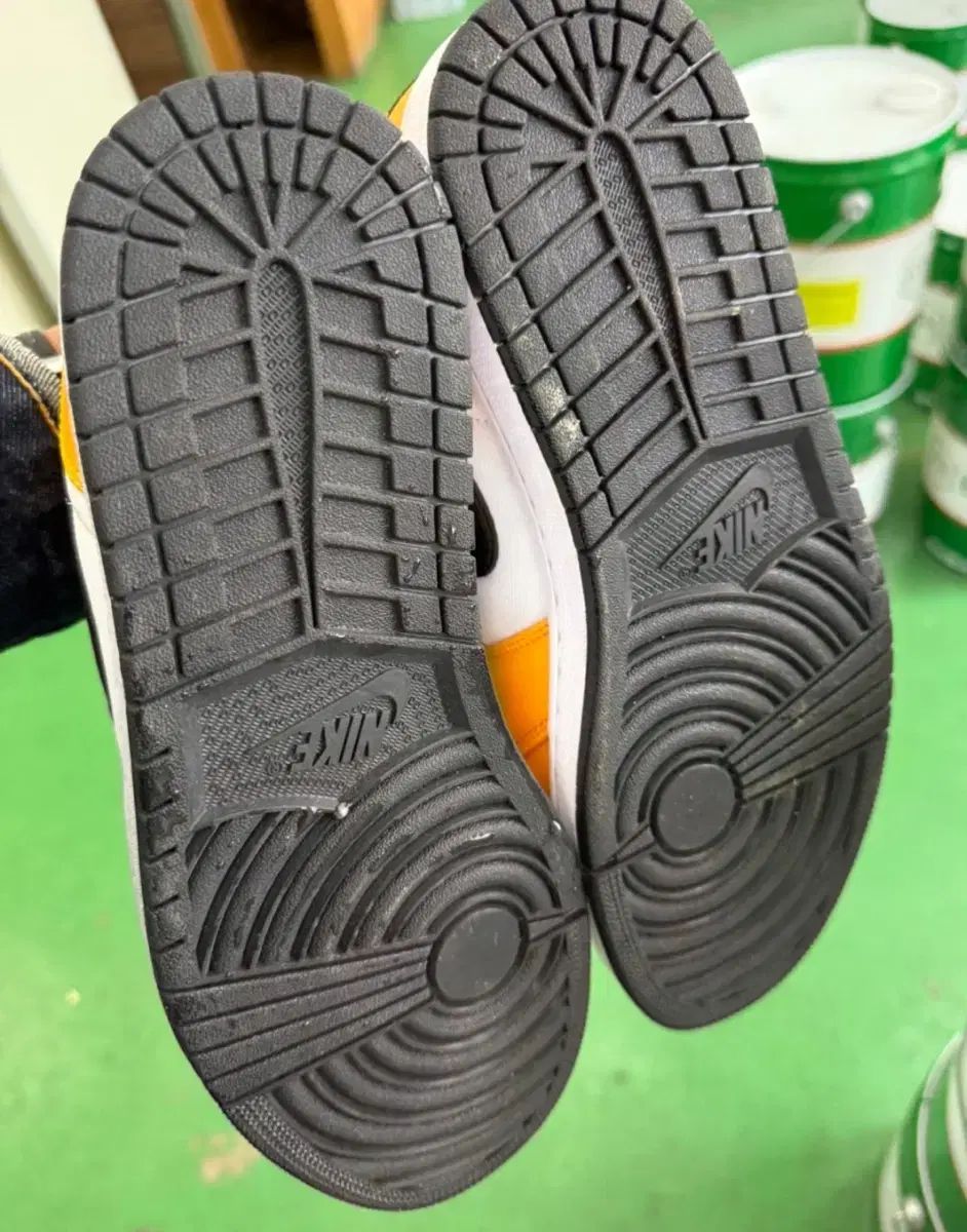 スニーカー
