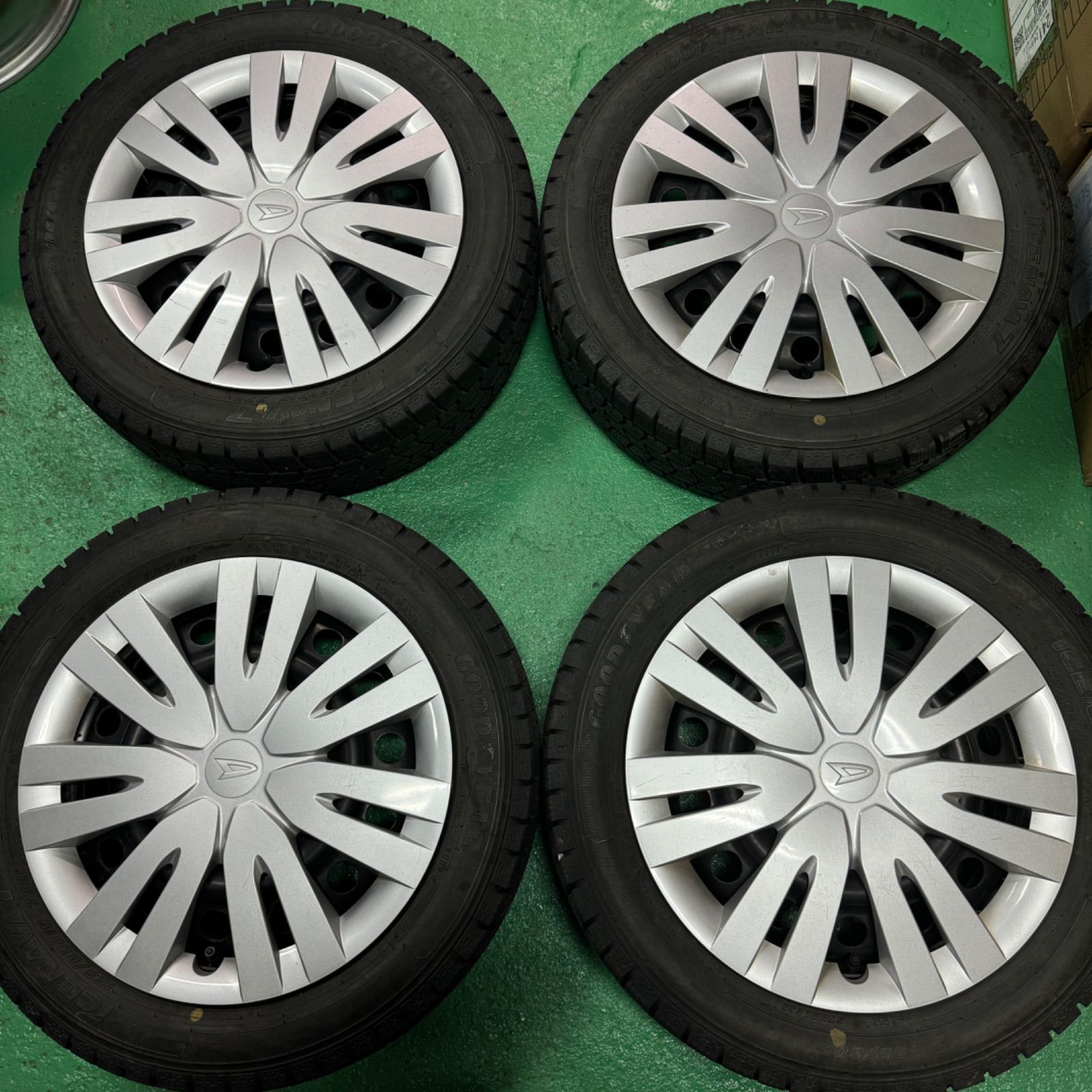 中古スタッドレス ダイハツ キャスト 純正 15インチ グッドイヤー 