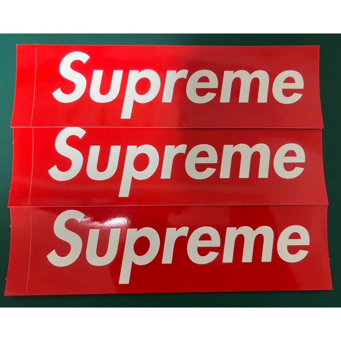 supreme ボックスロゴ ステッカー 赤 - メルカリ