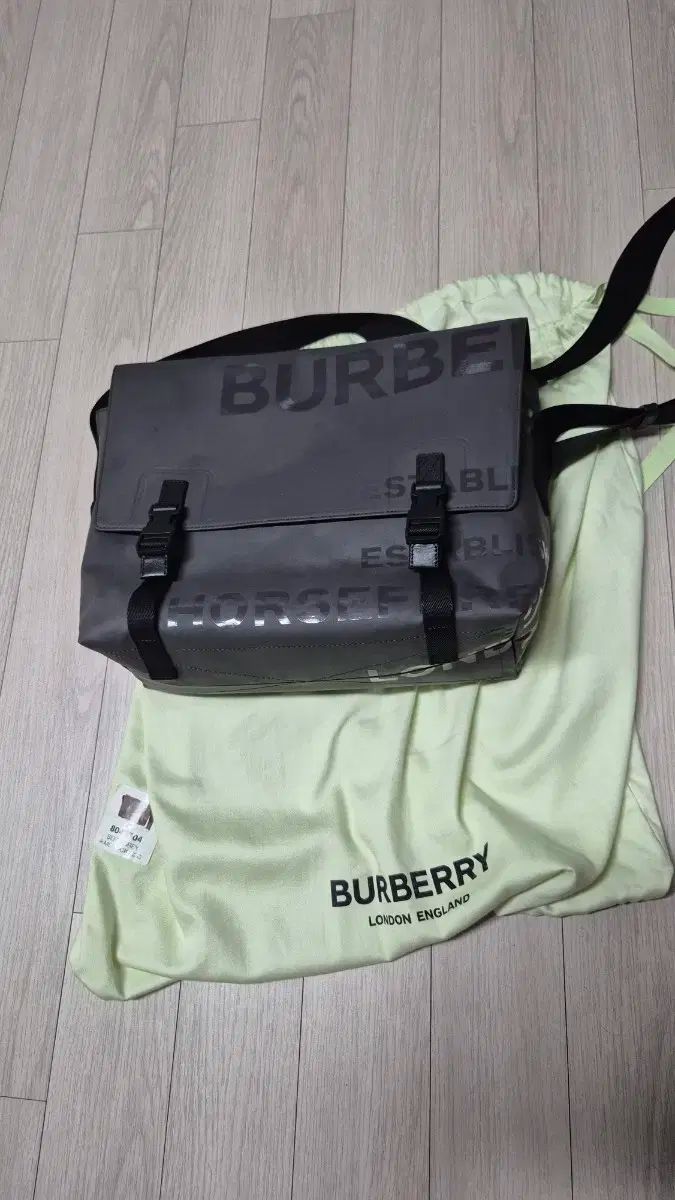 バーバリー ロール メッセンジャーバッグ セピア グレー