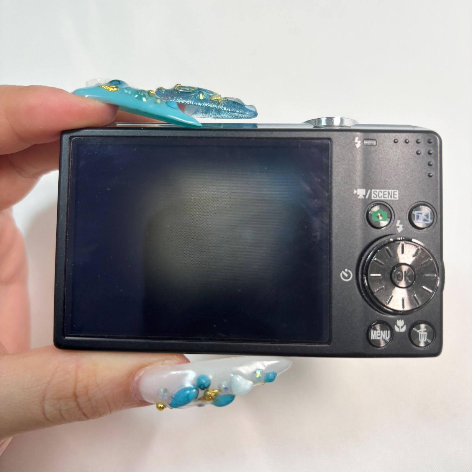 【COOLPIX S620】Nikon コンパクトデジカメ(充電器など付属品付) Nikon COOLPIX （クールピクス） s620 シルバー 美品 充電器