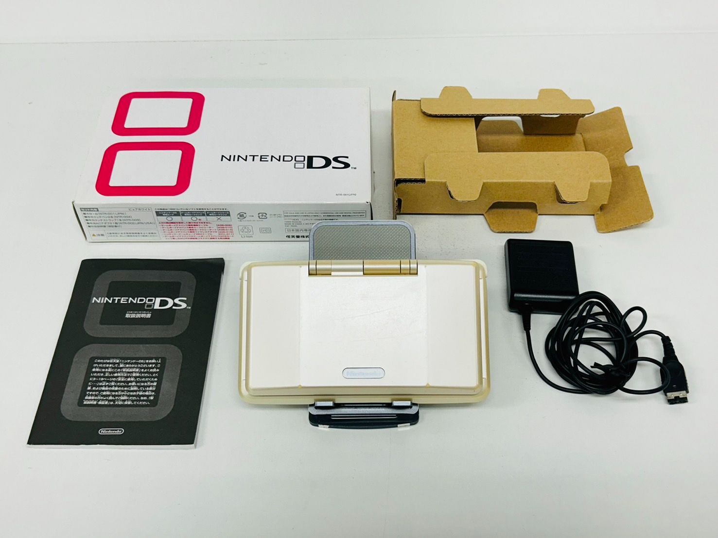 任天堂 - 動作確認済み。Nintendo DS白黒2つ 任天堂 - 動作確認済み。Nintendo DS白黒2つの通販 by