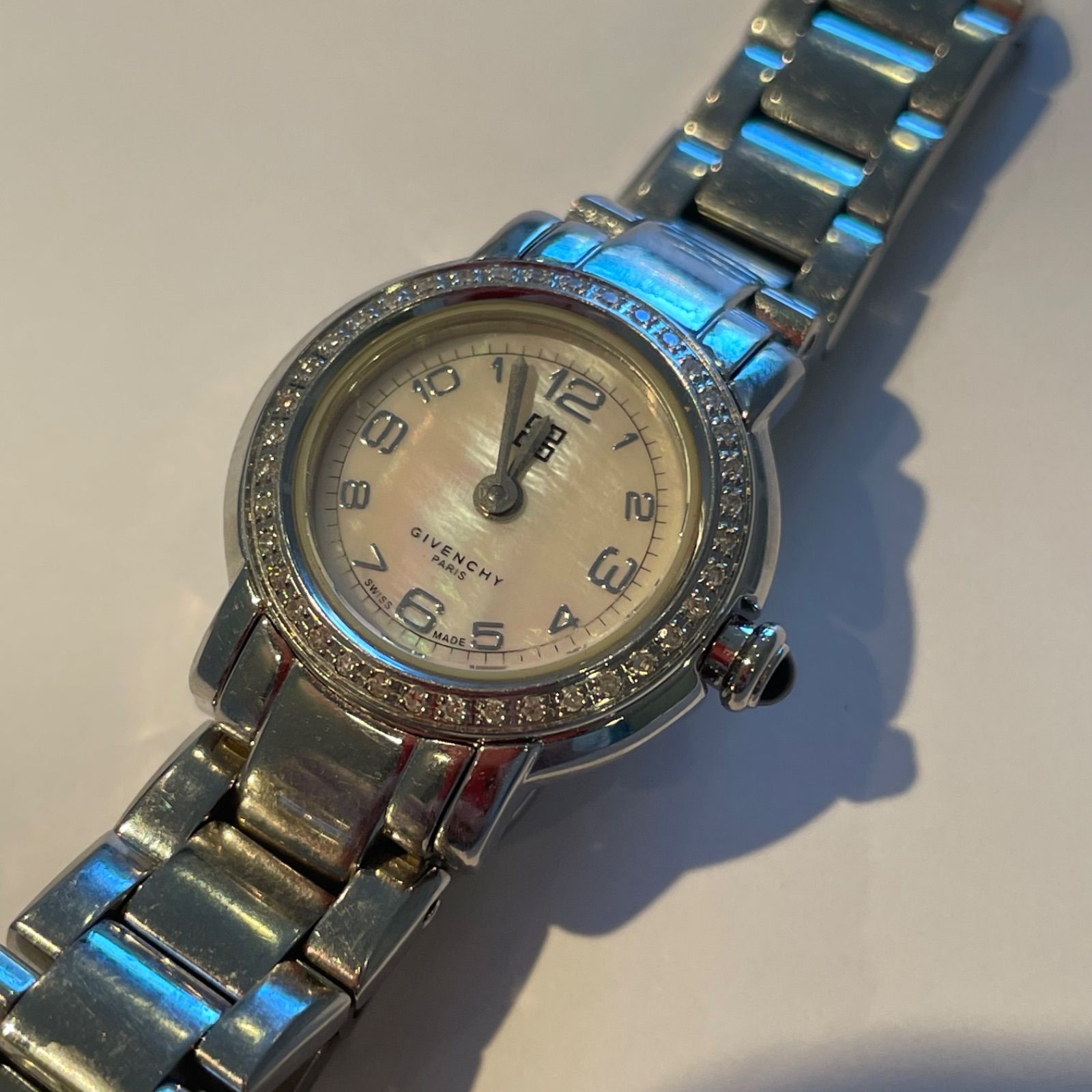 GIVENCHY ダイヤベゼル腕時計