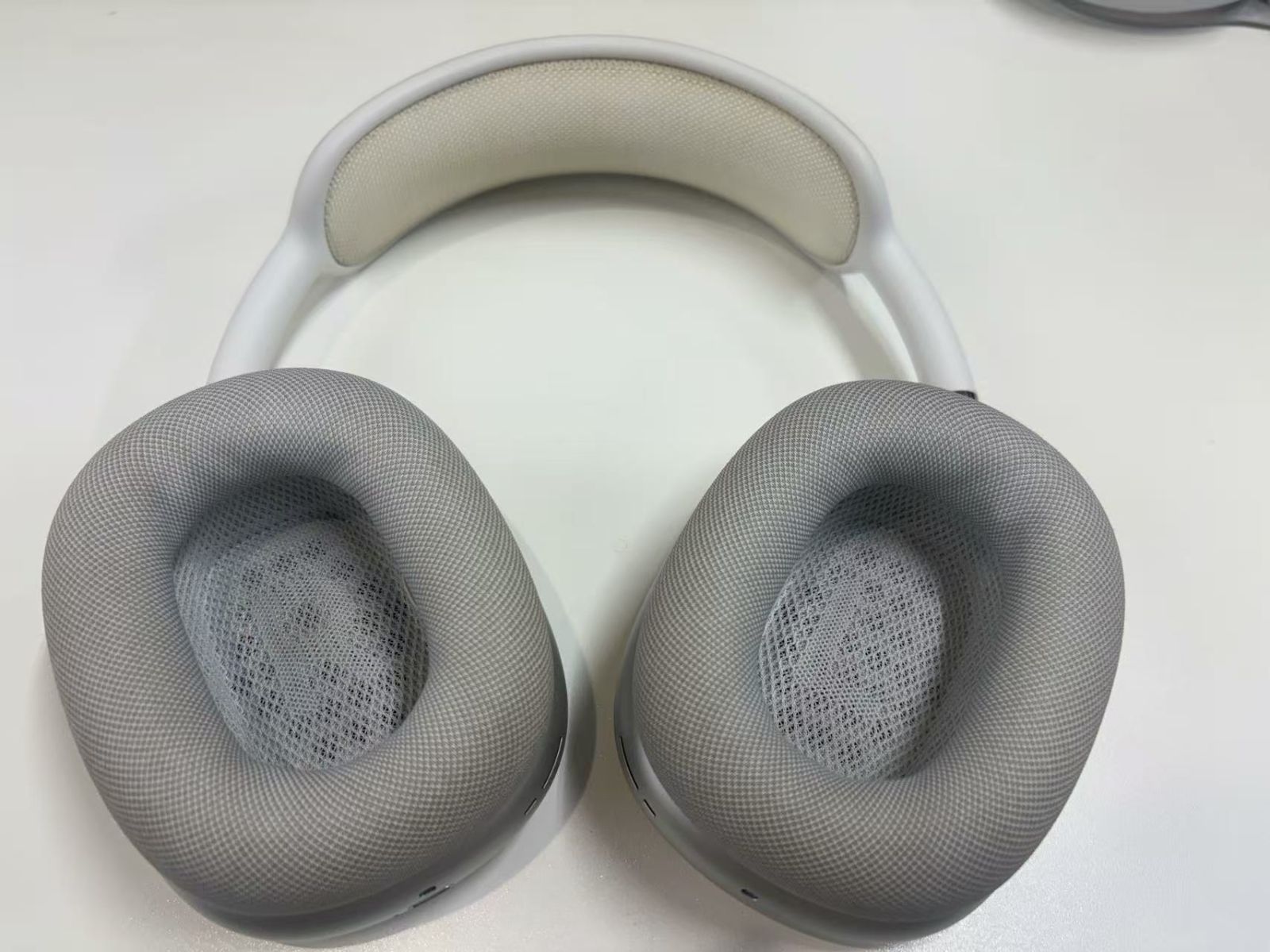 AirPods MAX シルバー　中古 Amazon.co.jp: 【整備済み品】Apple AirPods Max シルバー