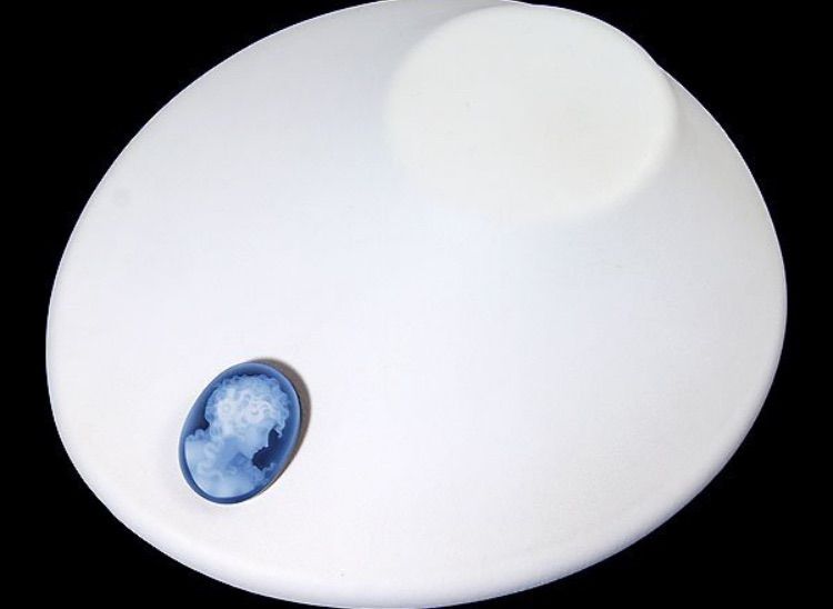 女性　ストーン　カメオ　ルース Amazon | 麗しい女性の横顔 コンクシェル カメオ ルース no5