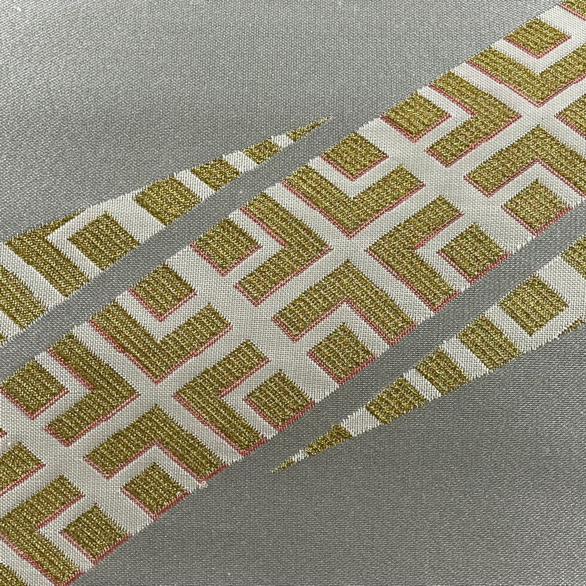 開き名古屋帯 秀品 落款 八寸名古屋帯 幾何学模様 金糸 灰色