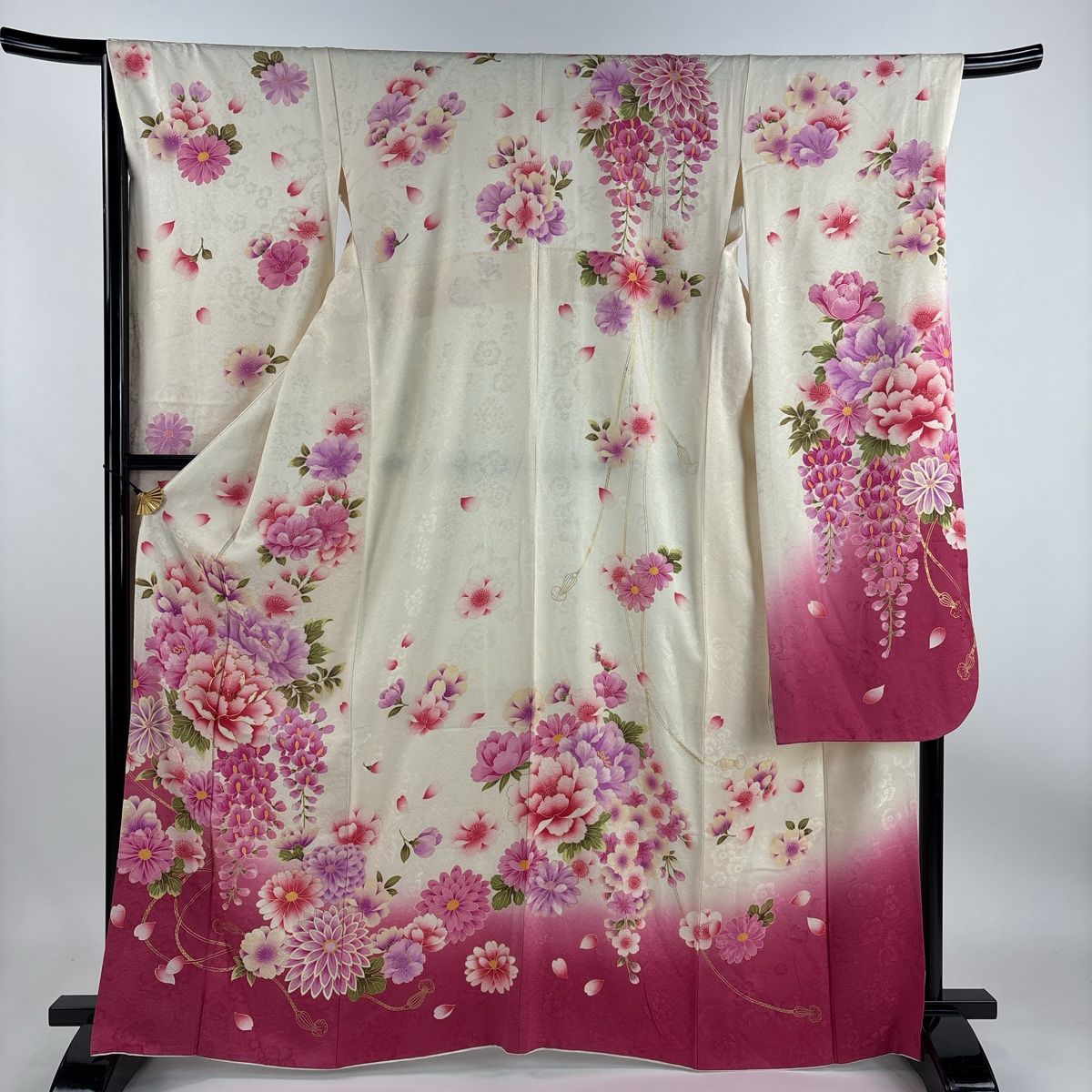 金彩　屋敷に草花模様振袖/裄68丈162 サーモンピンク　クリーム　c46 金彩 屋敷に草花模様振袖/裄68丈162 サーモンピンク クリーム