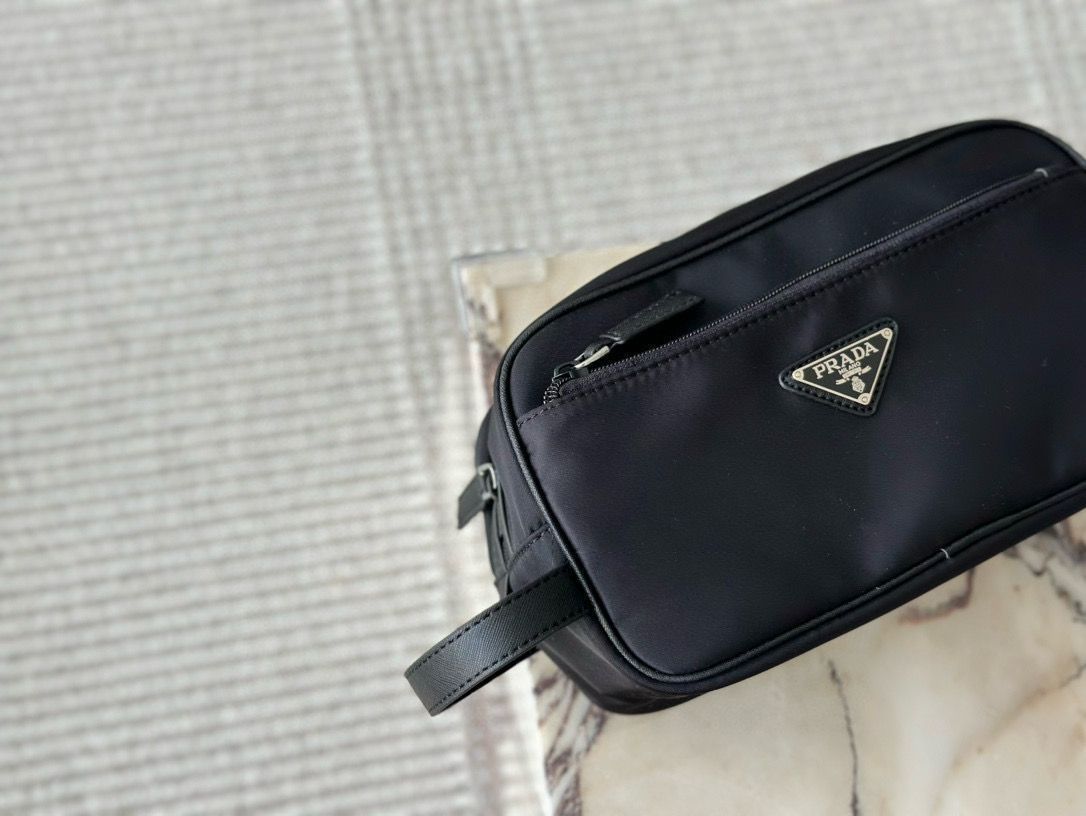 今日特価】Prada Nylon Cosmetic Pouch プラダ ナイロン コスメ
