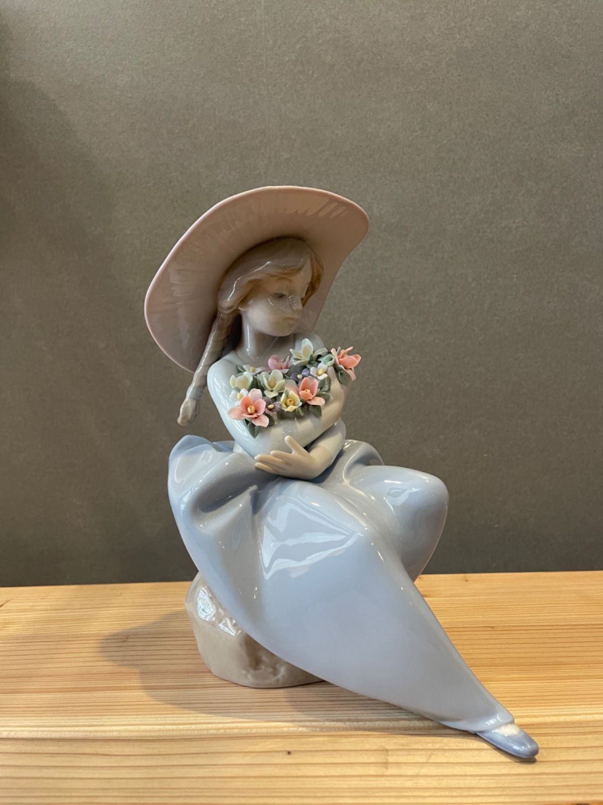 美品 LLADRO 花の香りに包まれて リヤドロ 陶器製 レア 廃盤品 【公式 