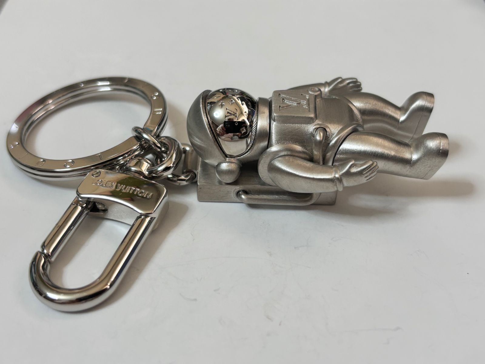 LV 宇宙飛行士 キーホルダー - メルカリ