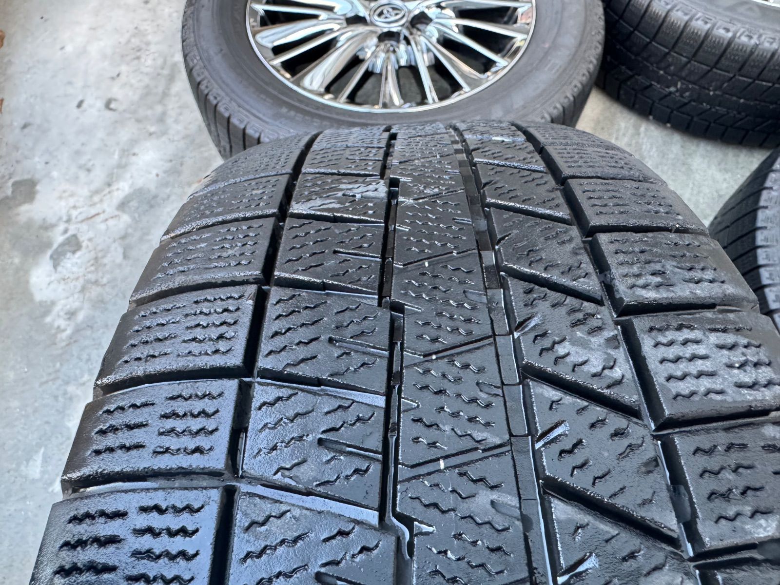 アルファード トヨタ純正スタッドレスタイヤ トヨタアルファード