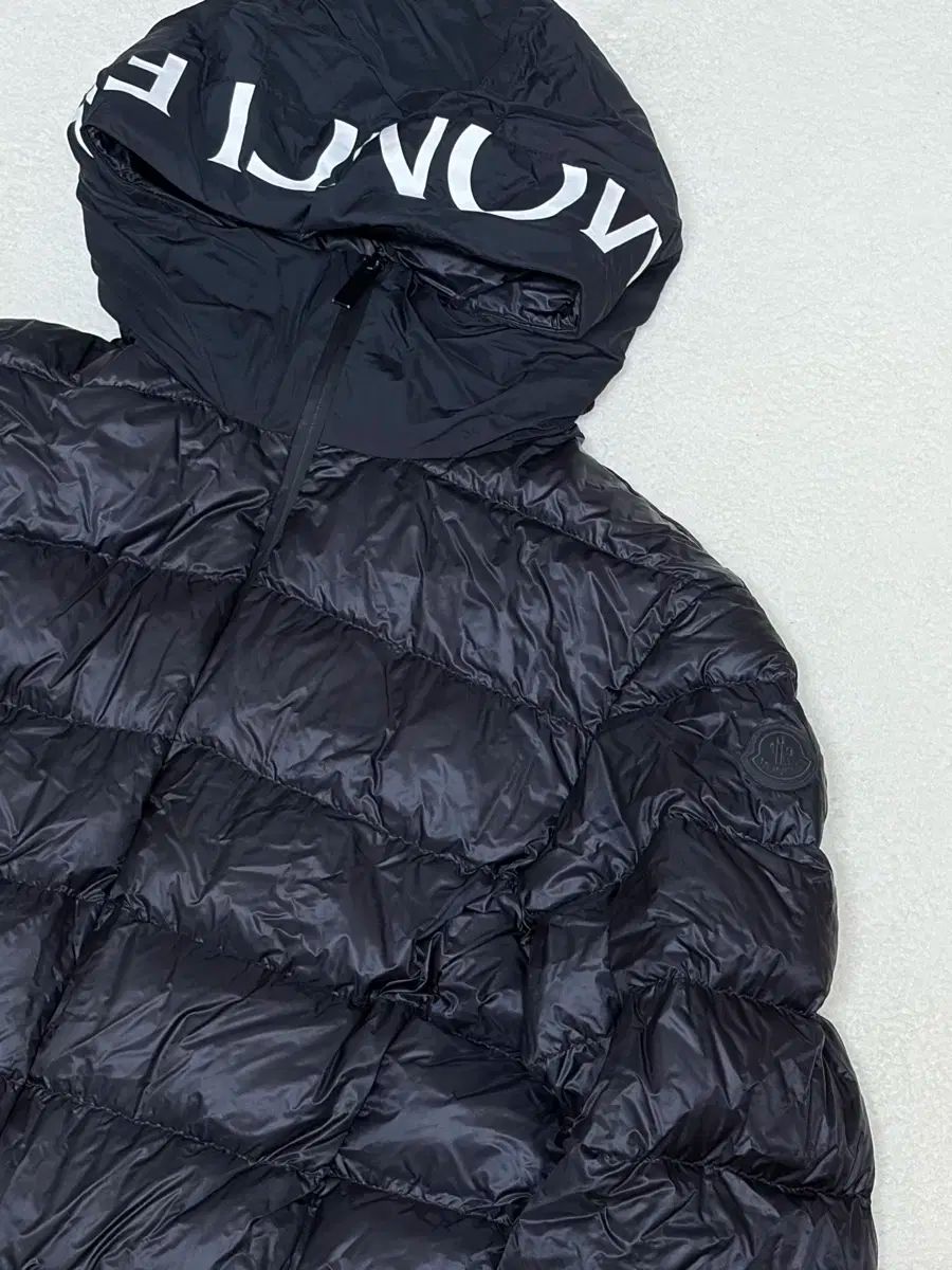 最高 21fw モンクレール フード ダウン 2 モンクレール メンズ ダウン 2 ブラック